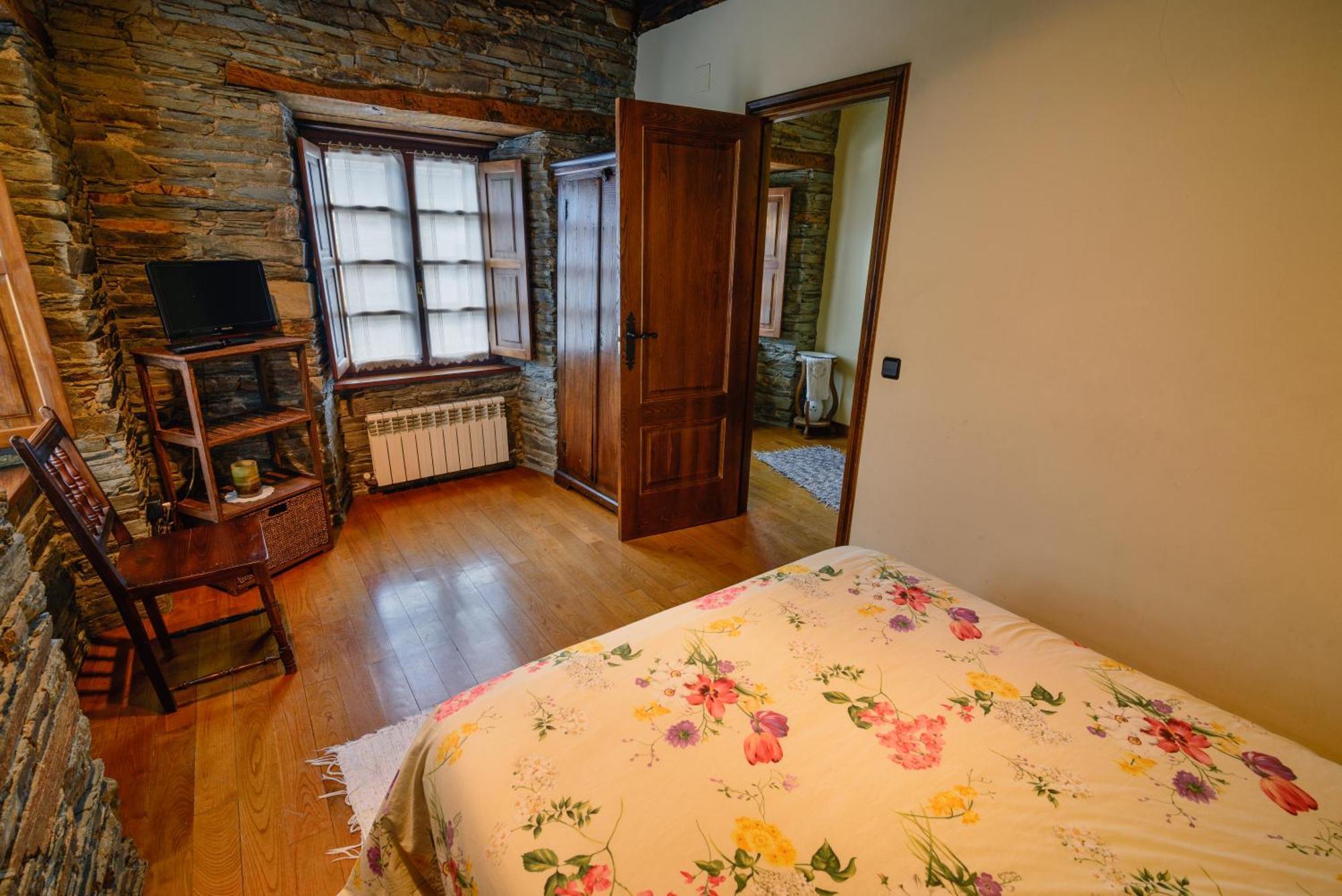 A Casoa II Apartment Santa Eulalia de Oscos Bagian luar foto